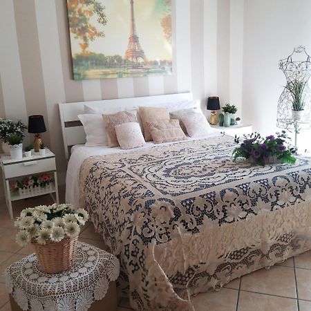 Charming Gea Hotell San Felice a Cancello Rum bild